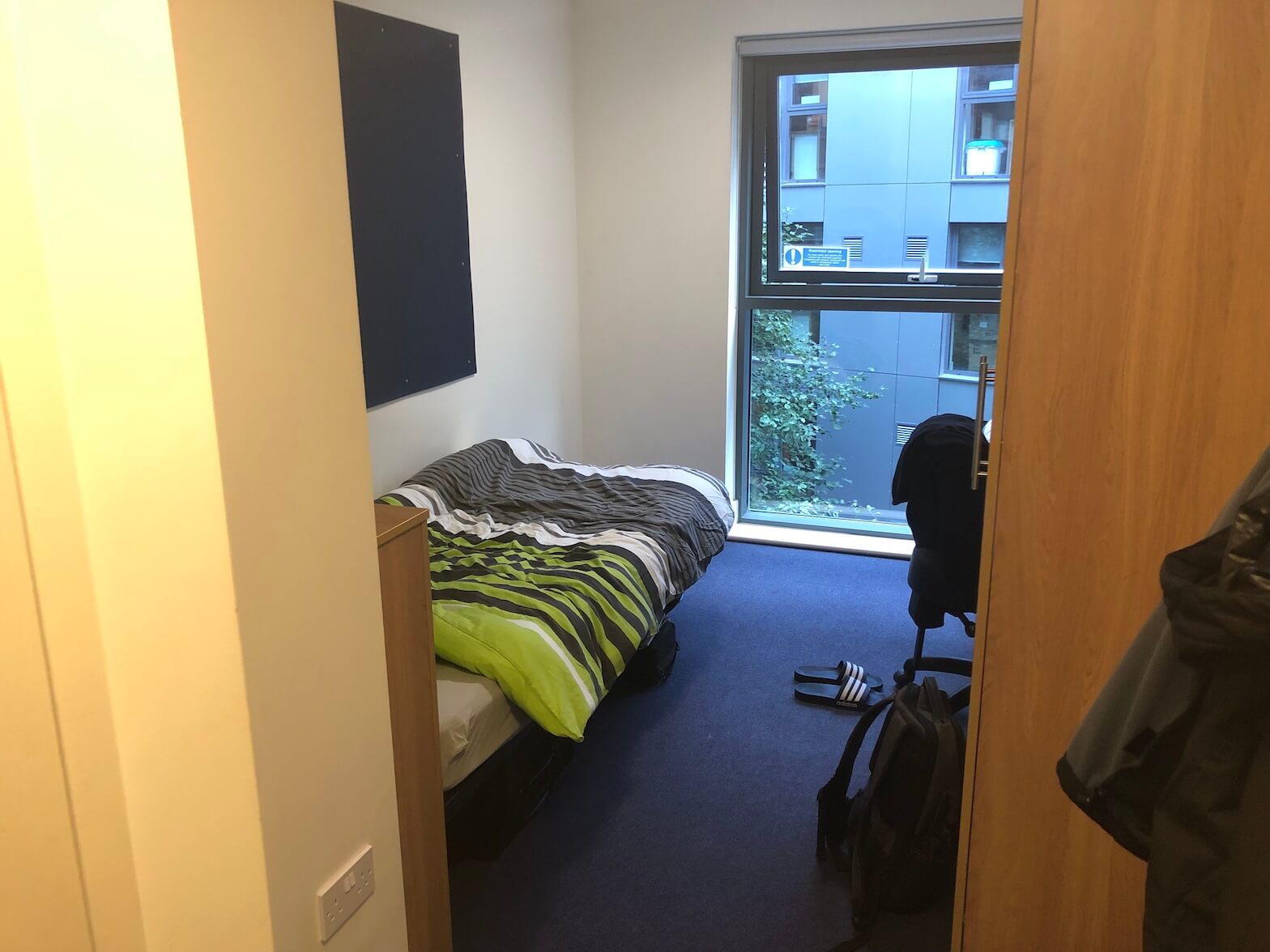 Mein Zimmer im Studierendenwohnheim des UCL